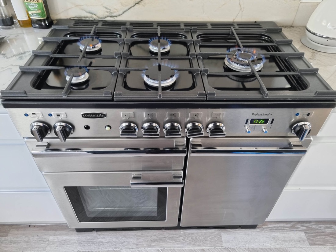 Oven Cleaning — CleanCo cleaning service